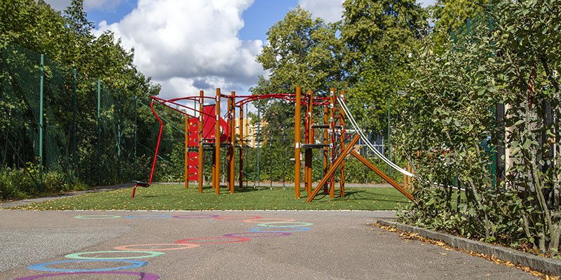 Lekplatsen på Husbygårdsskolan